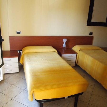 Hotel Caffetteria Dell'Angolo à Borghetto Secondo Extérieur photo
