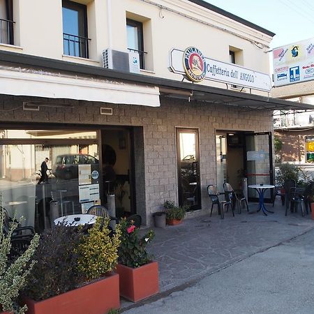 Hotel Caffetteria Dell'Angolo à Borghetto Secondo Extérieur photo