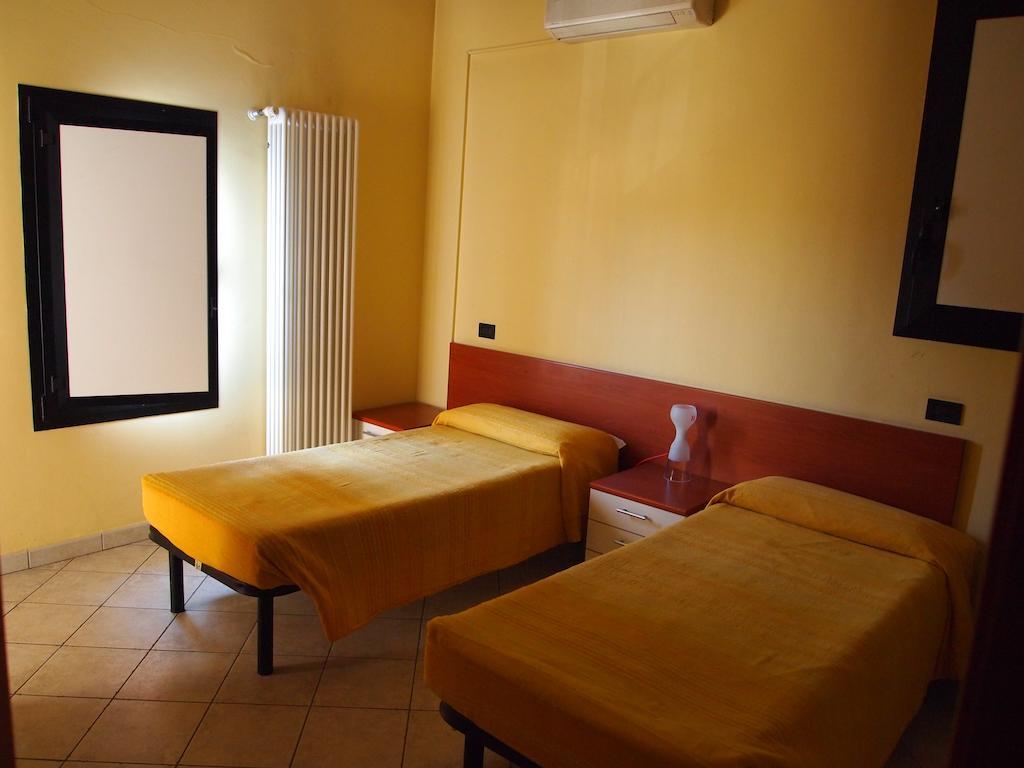 Hotel Caffetteria Dell'Angolo à Borghetto Secondo Extérieur photo