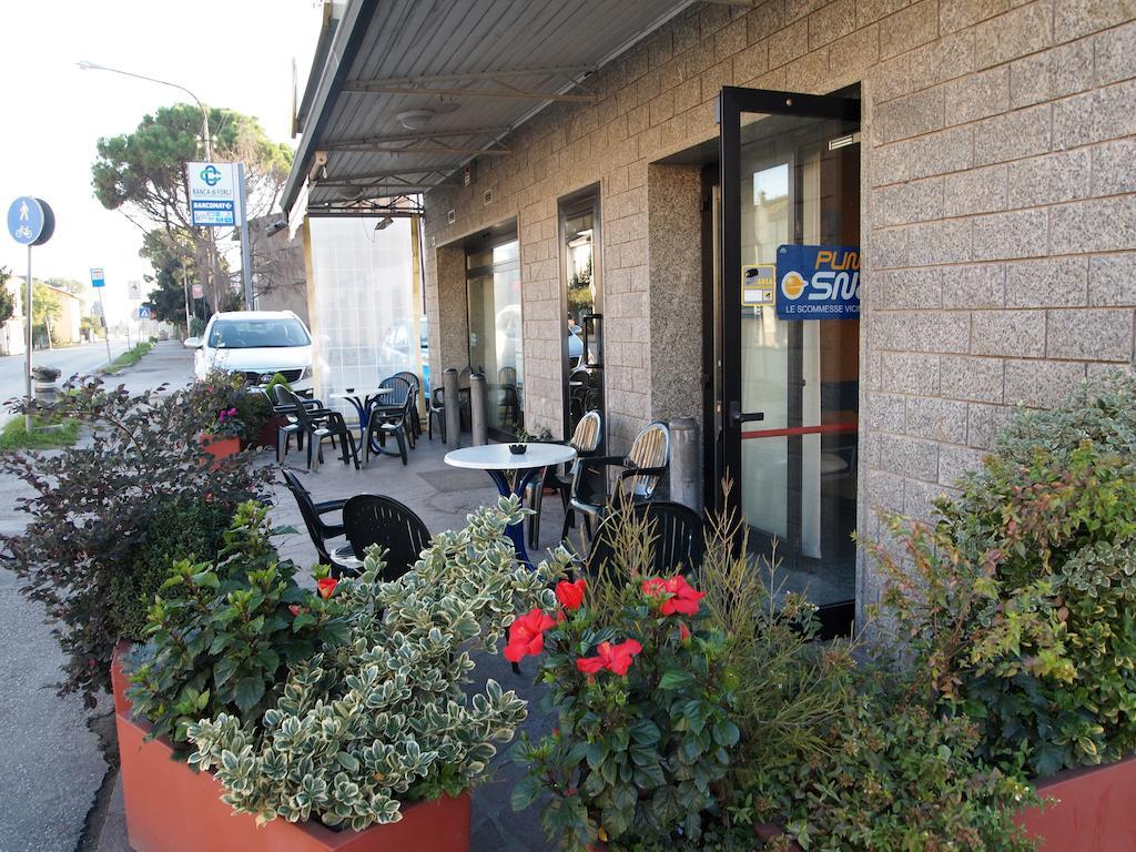 Hotel Caffetteria Dell'Angolo à Borghetto Secondo Extérieur photo