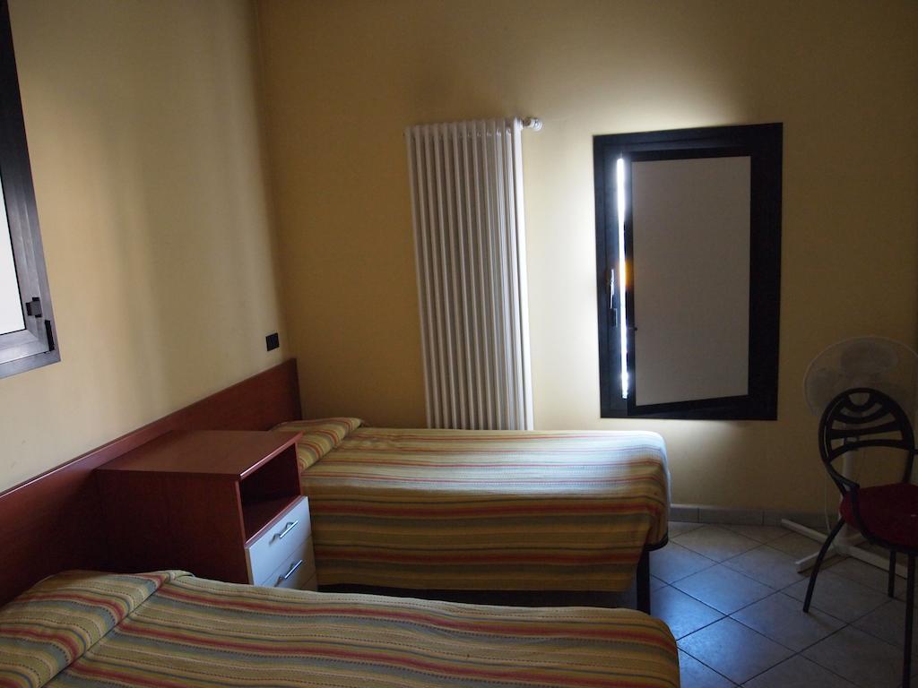 Hotel Caffetteria Dell'Angolo à Borghetto Secondo Extérieur photo