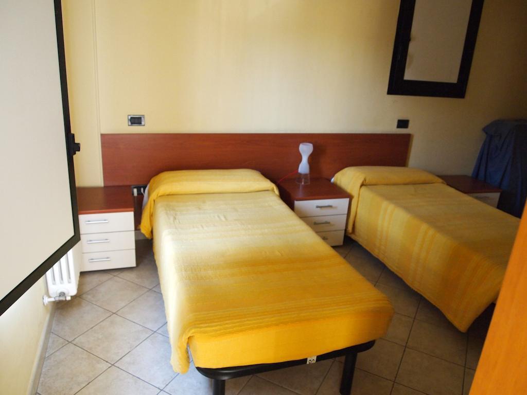 Hotel Caffetteria Dell'Angolo à Borghetto Secondo Extérieur photo