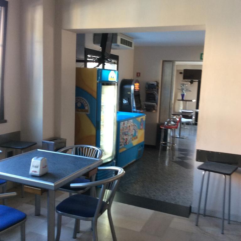 Hotel Caffetteria Dell'Angolo à Borghetto Secondo Extérieur photo