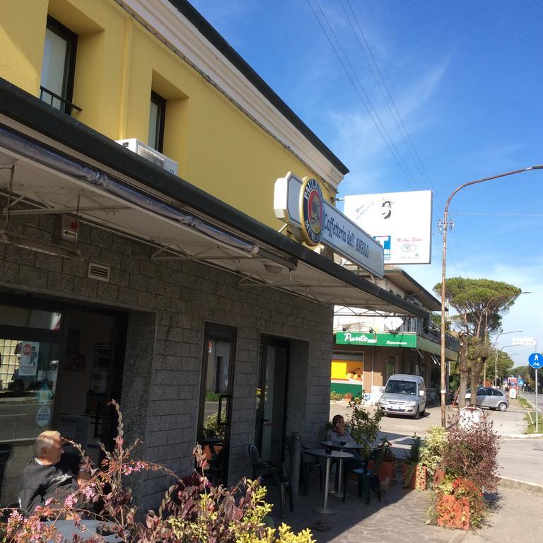 Hotel Caffetteria Dell'Angolo à Borghetto Secondo Extérieur photo